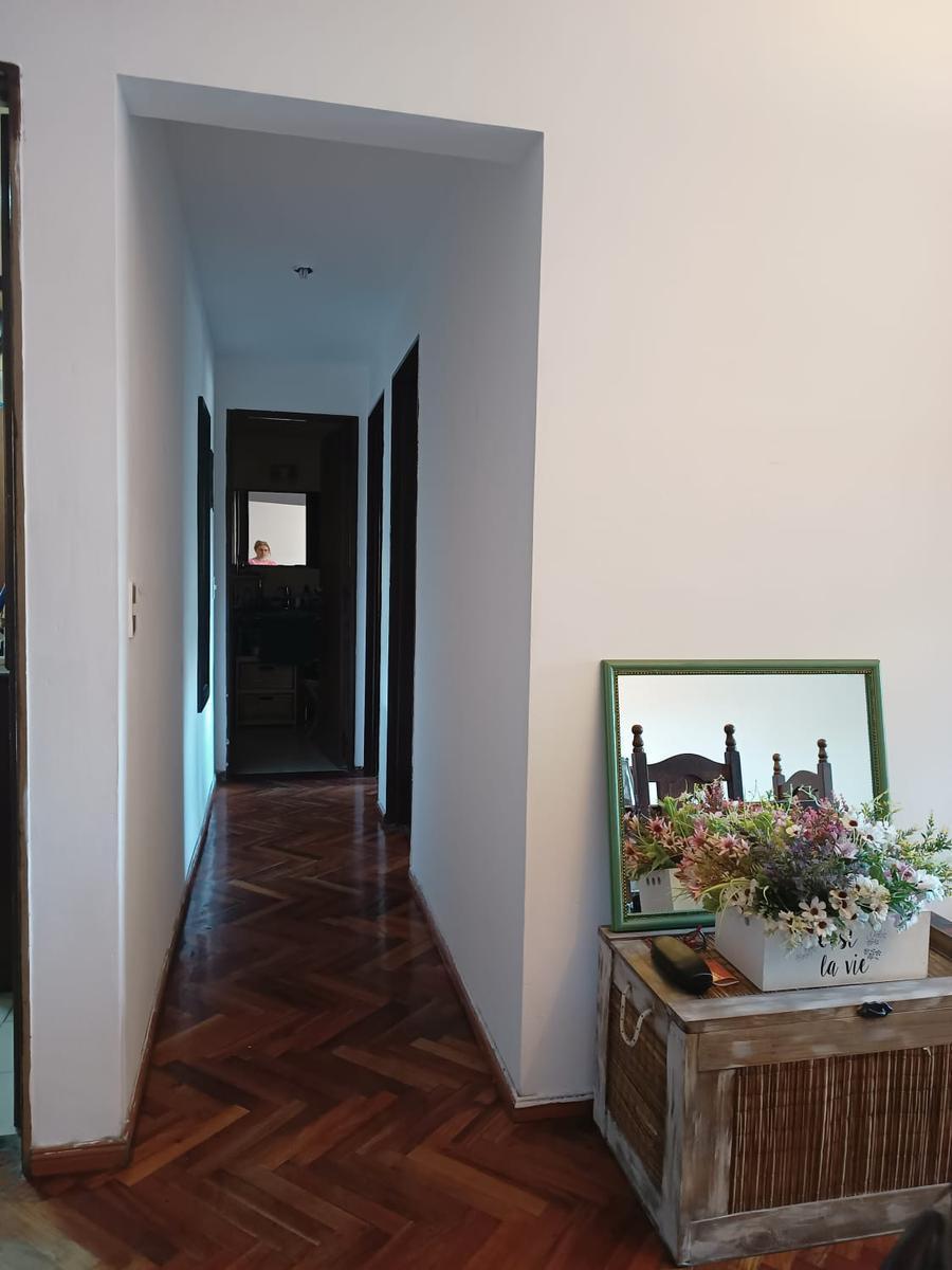 Excelente Departamento de Tres Ambientes con Balcon y Patio Venta 2