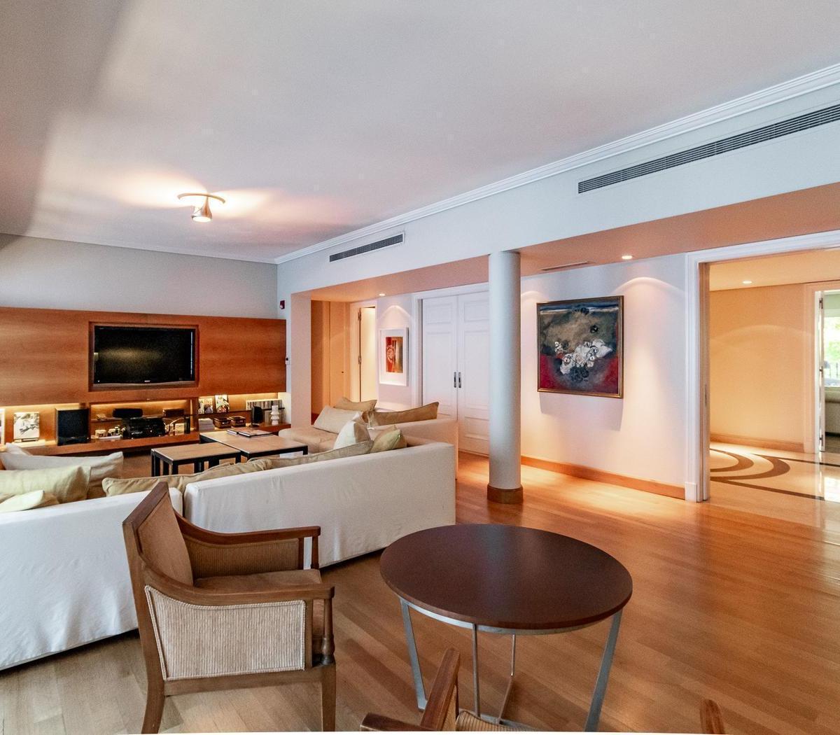 Venta Piso Edif Grand Bourg Av Figueroa Alcorta Esq Tagle, Piso 2