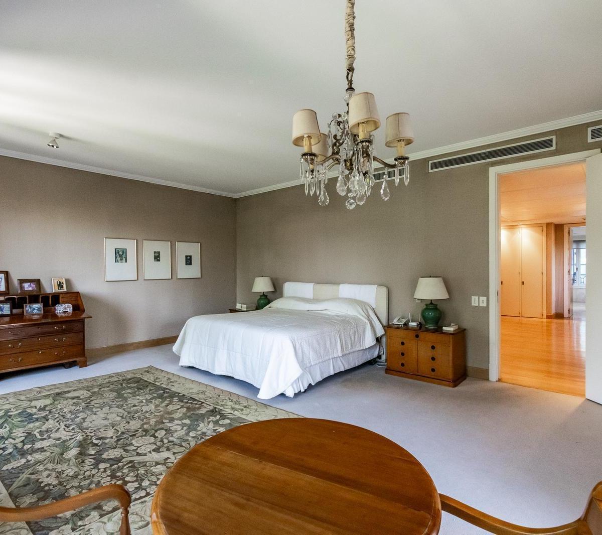 Venta Piso Edif Grand Bourg Av Figueroa Alcorta Esq Tagle, Piso 4