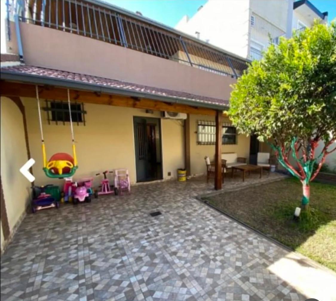 Venta Casa 5 Ambientes Patio Jardin y Doble Cochera en Lanús 2