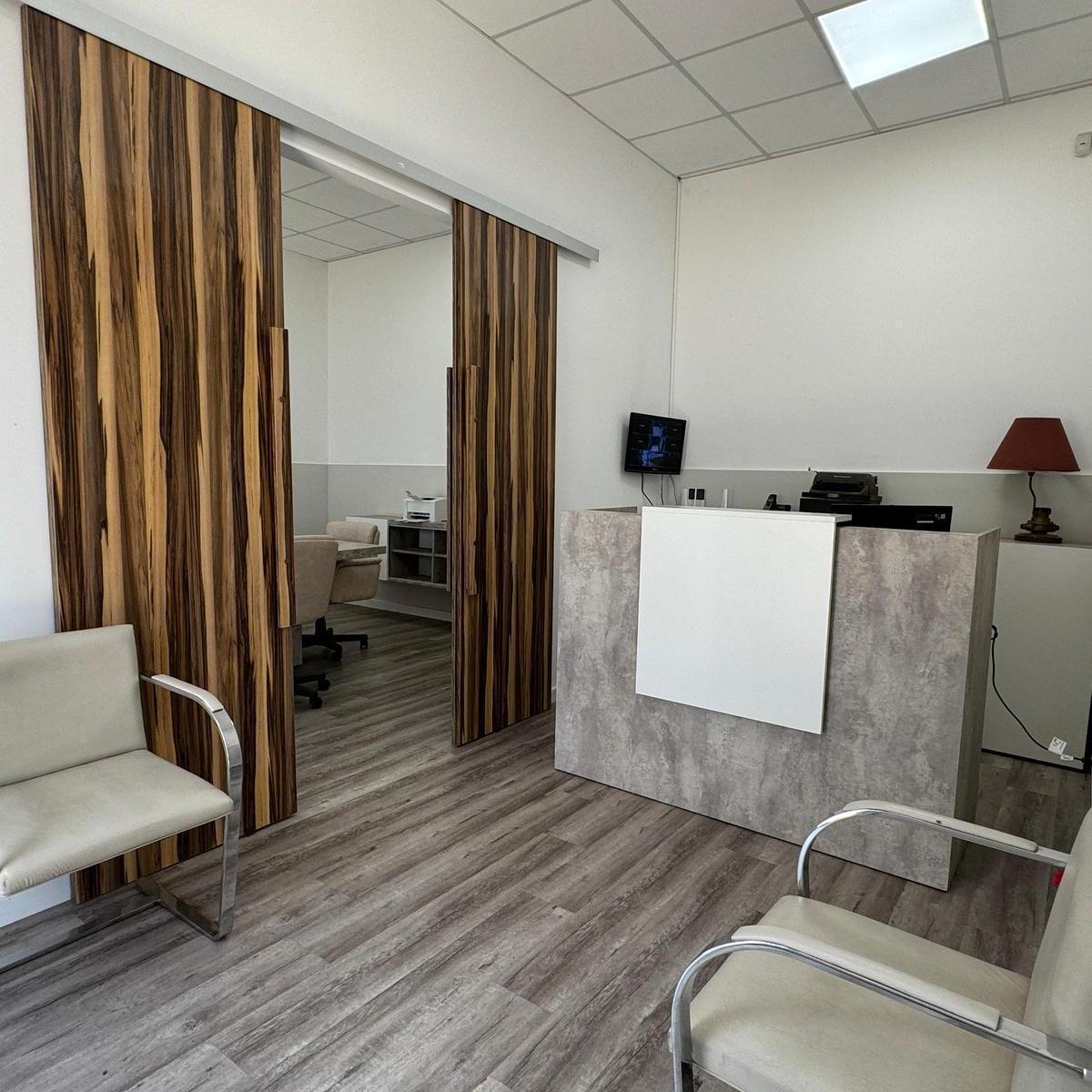 Casa 4 Ambientes con Cochera, Patio y Parque. 1085 m² Construibles. Venta - San Martin 3