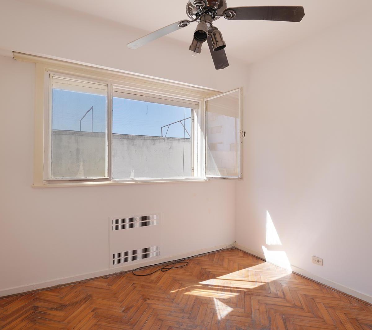 Venta de Departamento de 4 Ambientes en Monserrat 5