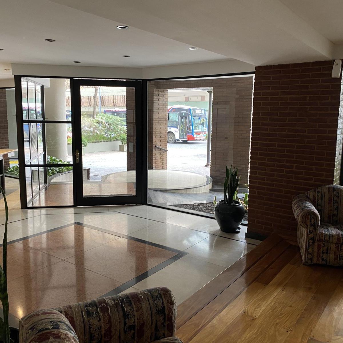 Departamento en Venta 4 Ambientes con Dependencia y Cochera Flores 3