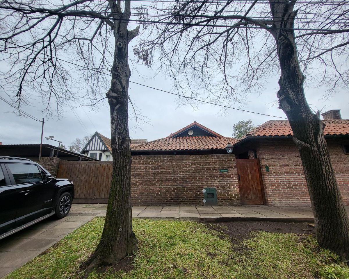 Venta Casa con Pileta - Hurlingham 2