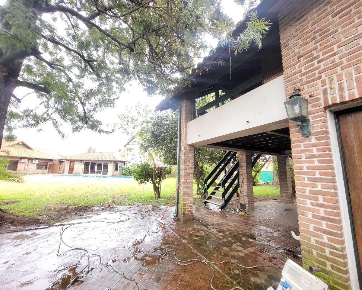 Venta Casa con Pileta - Hurlingham 4
