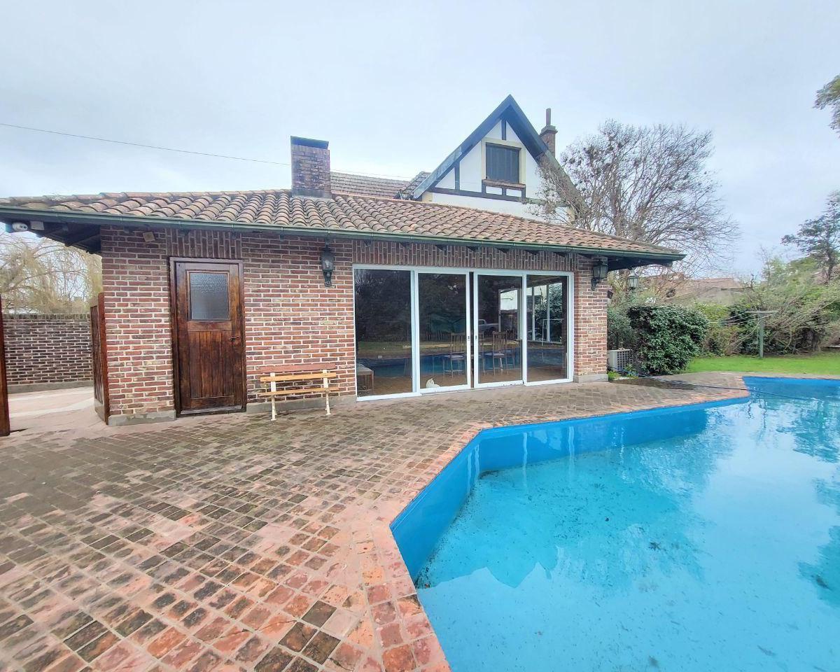 Venta Casa con Pileta - Hurlingham 3