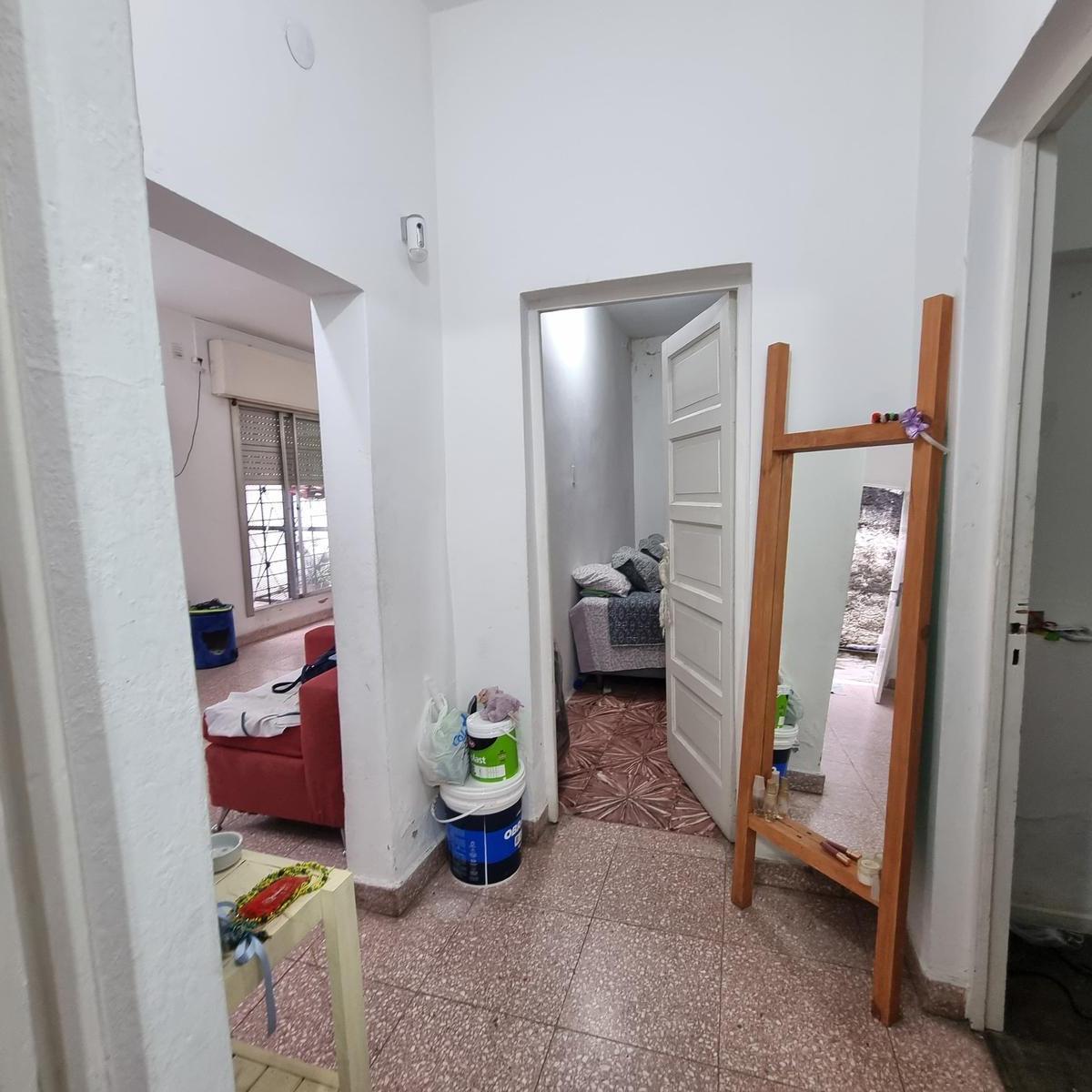 Foto de Casa 3 ambientes con entrada para auto y jardín., imagen 2