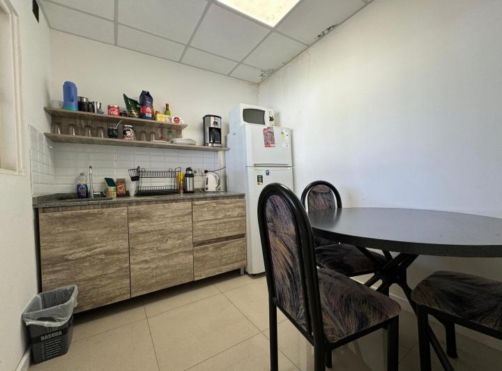 Casa  4 Ambientes con Cochera, Patio y Parque. 735m2 Construibles . Venta-San Martin 5
