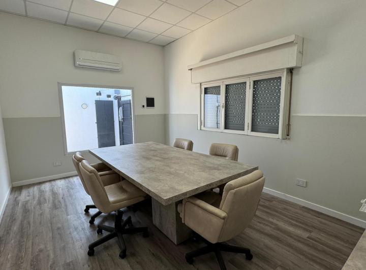 Casa  4 Ambientes con Cochera, Patio y Parque. 735m2 Construibles . Venta-San Martin 3