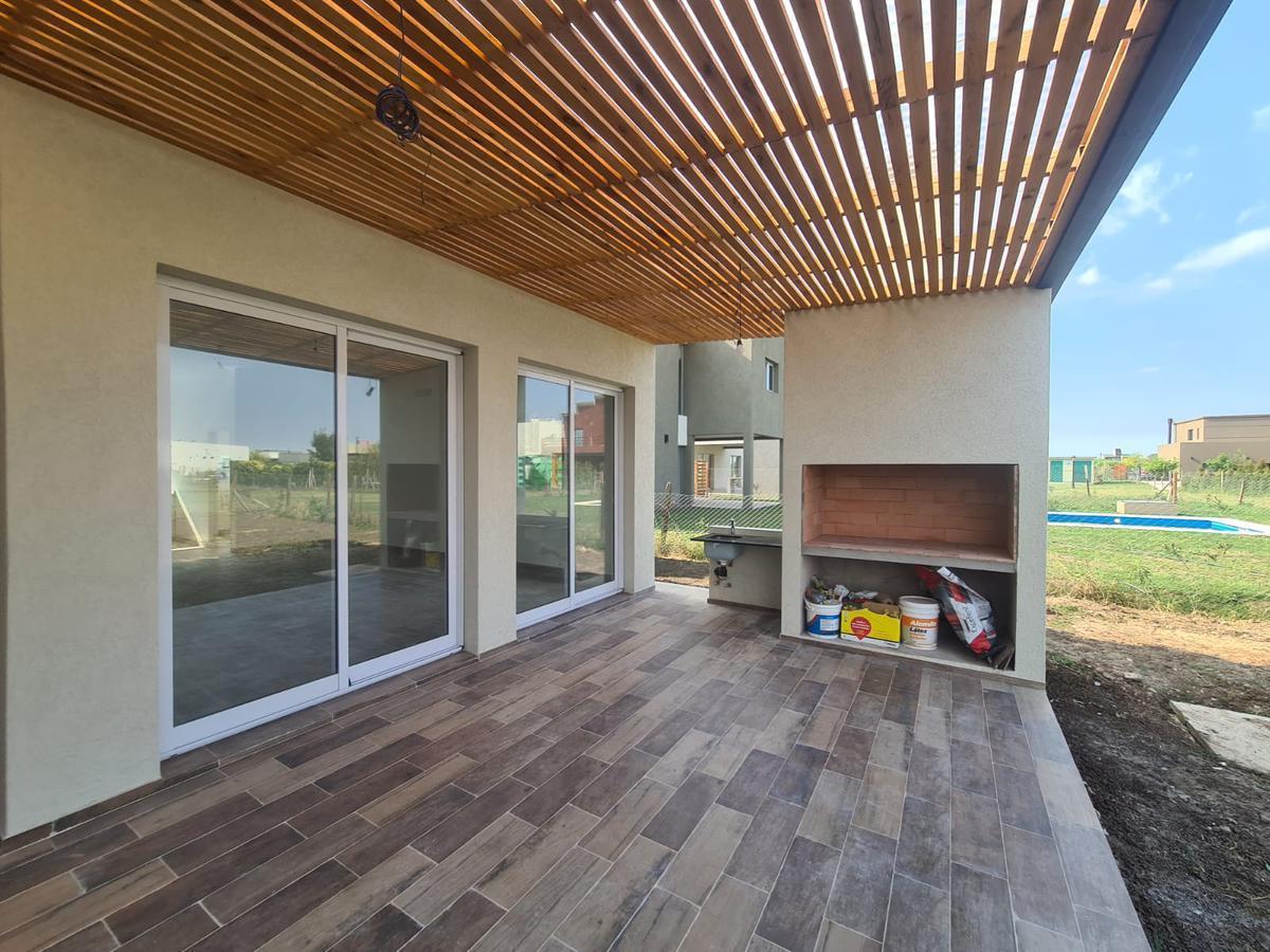 Casa a estrenar - San Ramiro - Pilar del Este - 4 Ambientes - Parrilla-venta