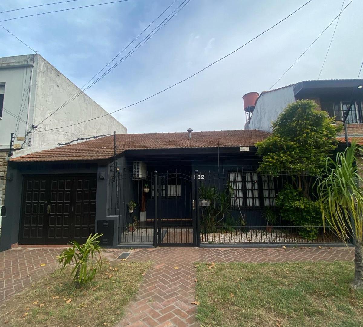 Casa en Venta con Jardin , pileta y quincho en Martinez
