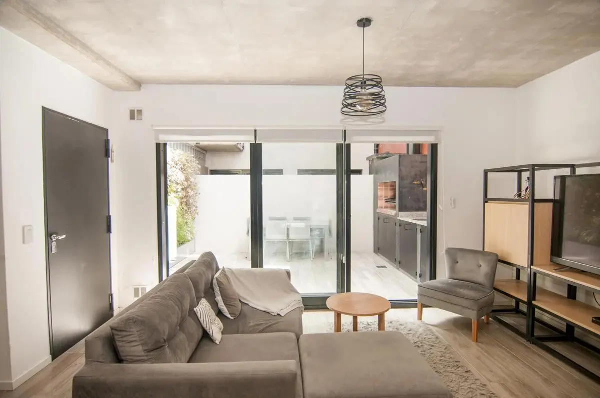 VENTA 4 AMBIENTES 2 COCHERAS CON PATIO Y PARRILLA CABALLITO, FINANCIADO 3