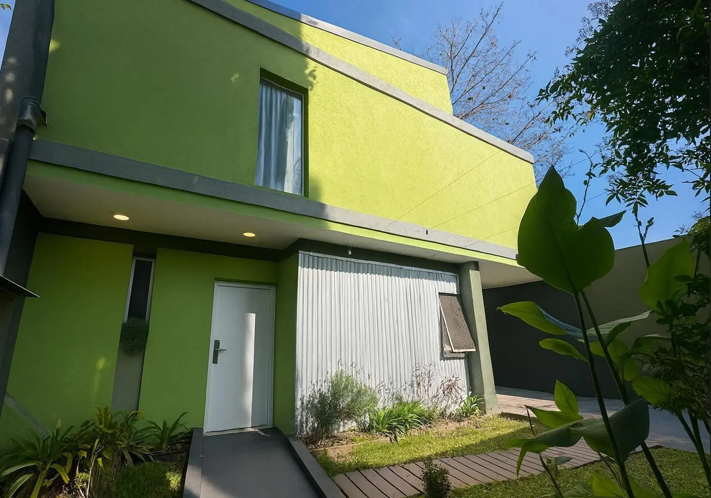 Casa 6 ambientes en Ranelagh con cochera y pileta 4
