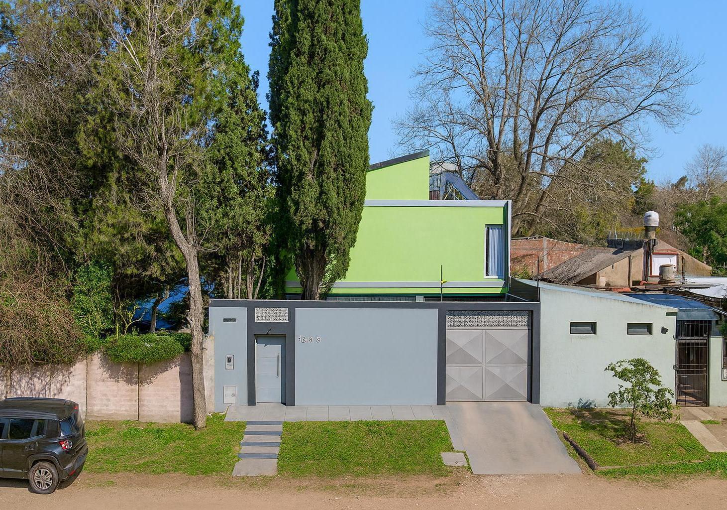 Casa 6 ambientes en Ranelagh con cochera y pileta