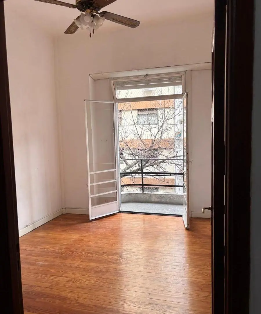 Venta Departamento de 3 ambientes al frente, con 50 m² bien distribuidos, San Telmo. 2