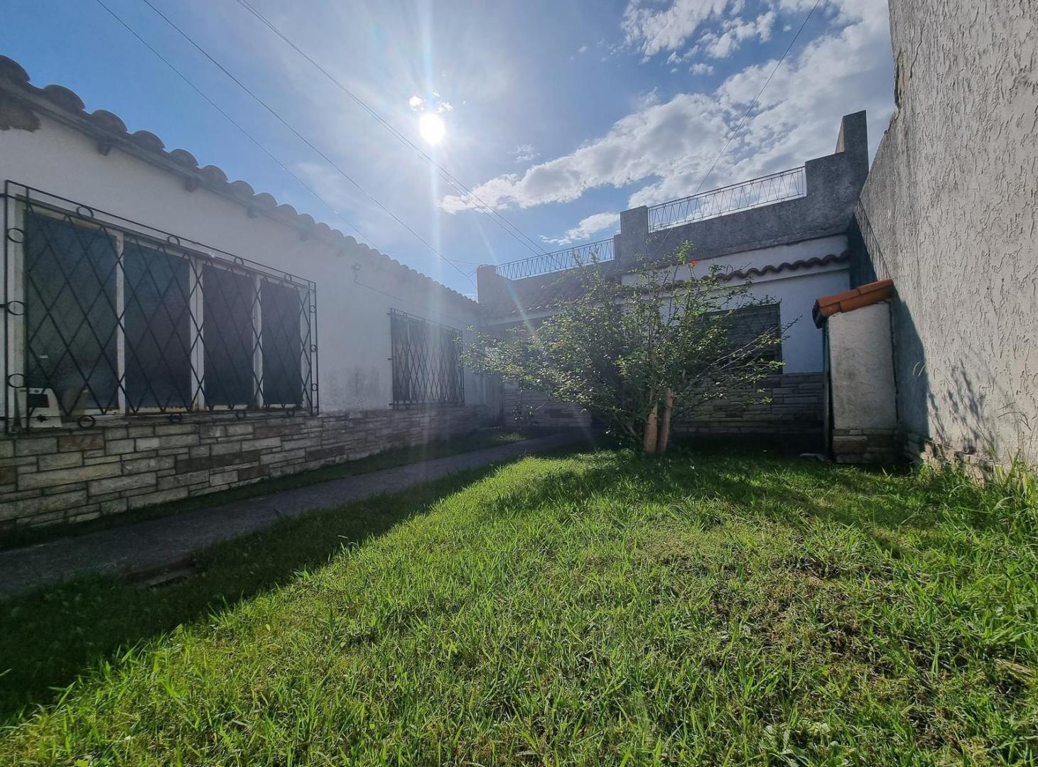 Galpón, casa 3 amb con jardín venta