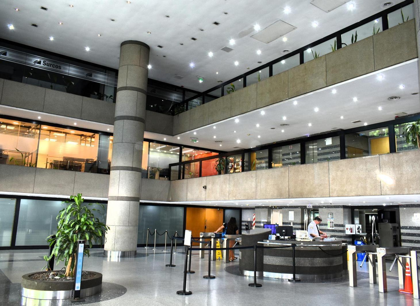 OFICINA ALQUILER | EDIFICIO WORLD TRADE CENTER | 450 M2 + 4 COCHERAS | LIMA AL 300