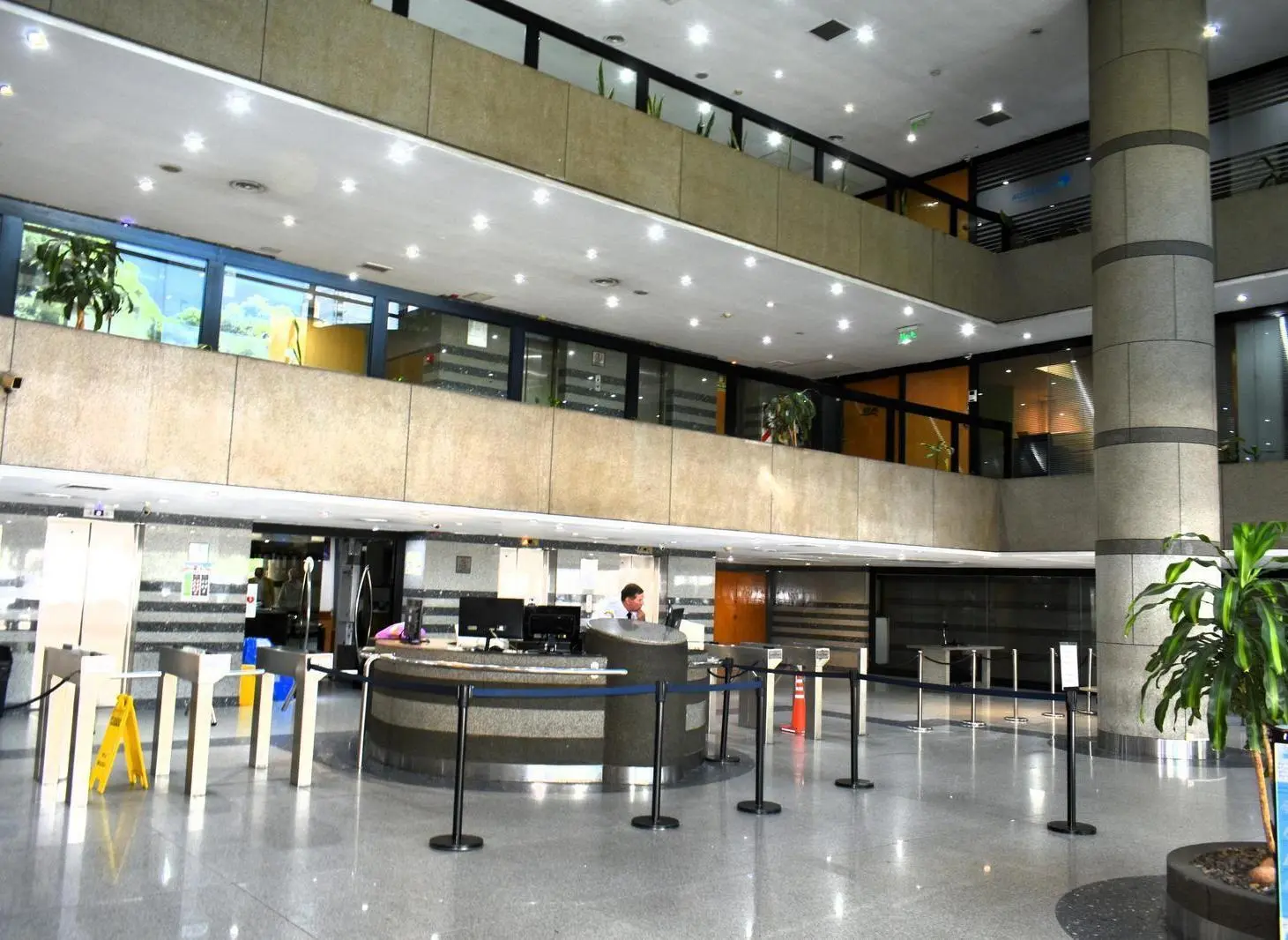 OFICINA ALQUILER | EDIFICIO WORLD TRADE CENTER | 450 M2 + 4 COCHERAS | LIMA AL 300 3