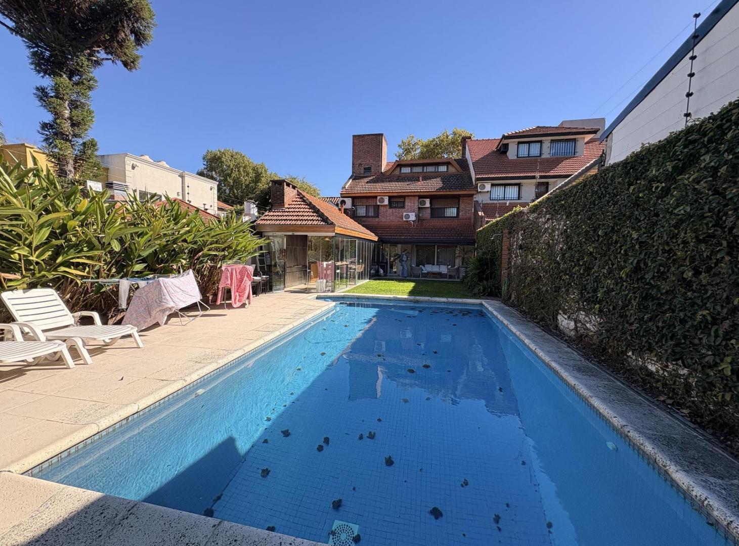 Casa en Acassuso en alquiler con pileta