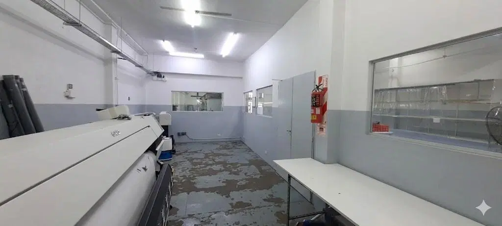 Depósito entrada por doble calle en Villa Martelli en venta 3
