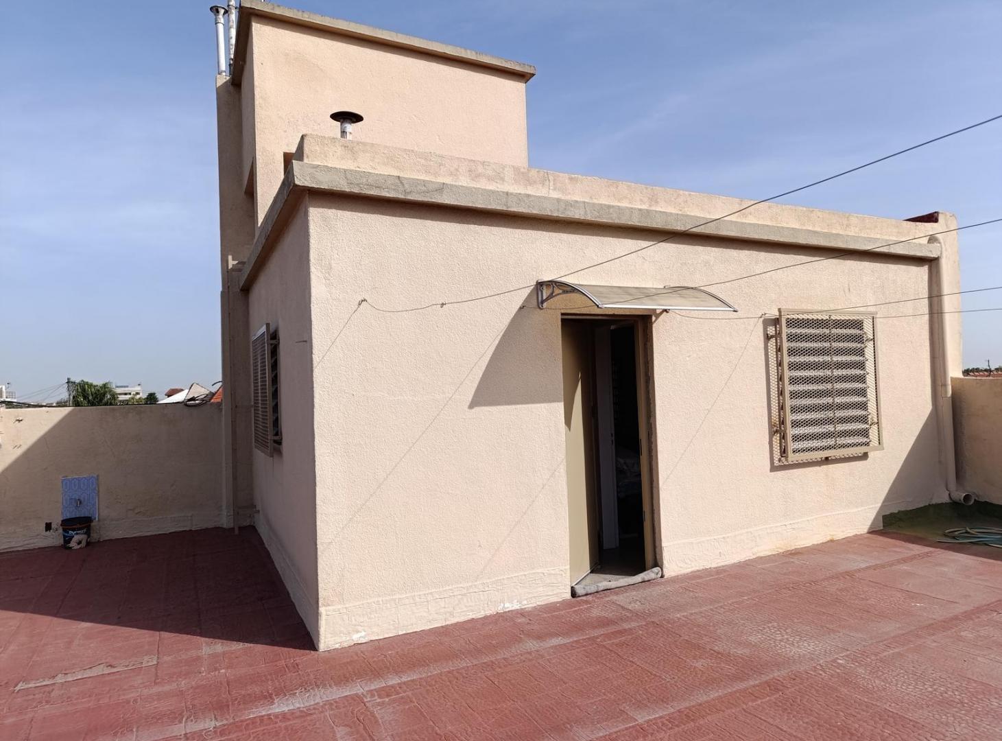 Casa 5 Ambientes APTO CREDITO C/ 2 Locales, Cochera, Parque y Terraza. Venta-San Justo
