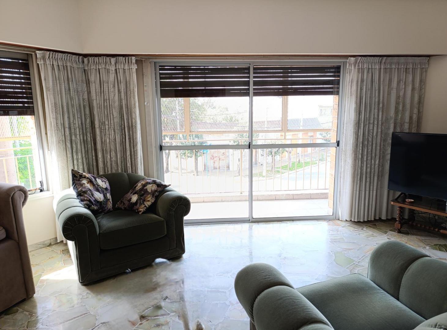 Casa 5 Ambientes APTO CREDITO C/ 2 Locales, Cochera, Parque y Terraza. Venta-San Justo