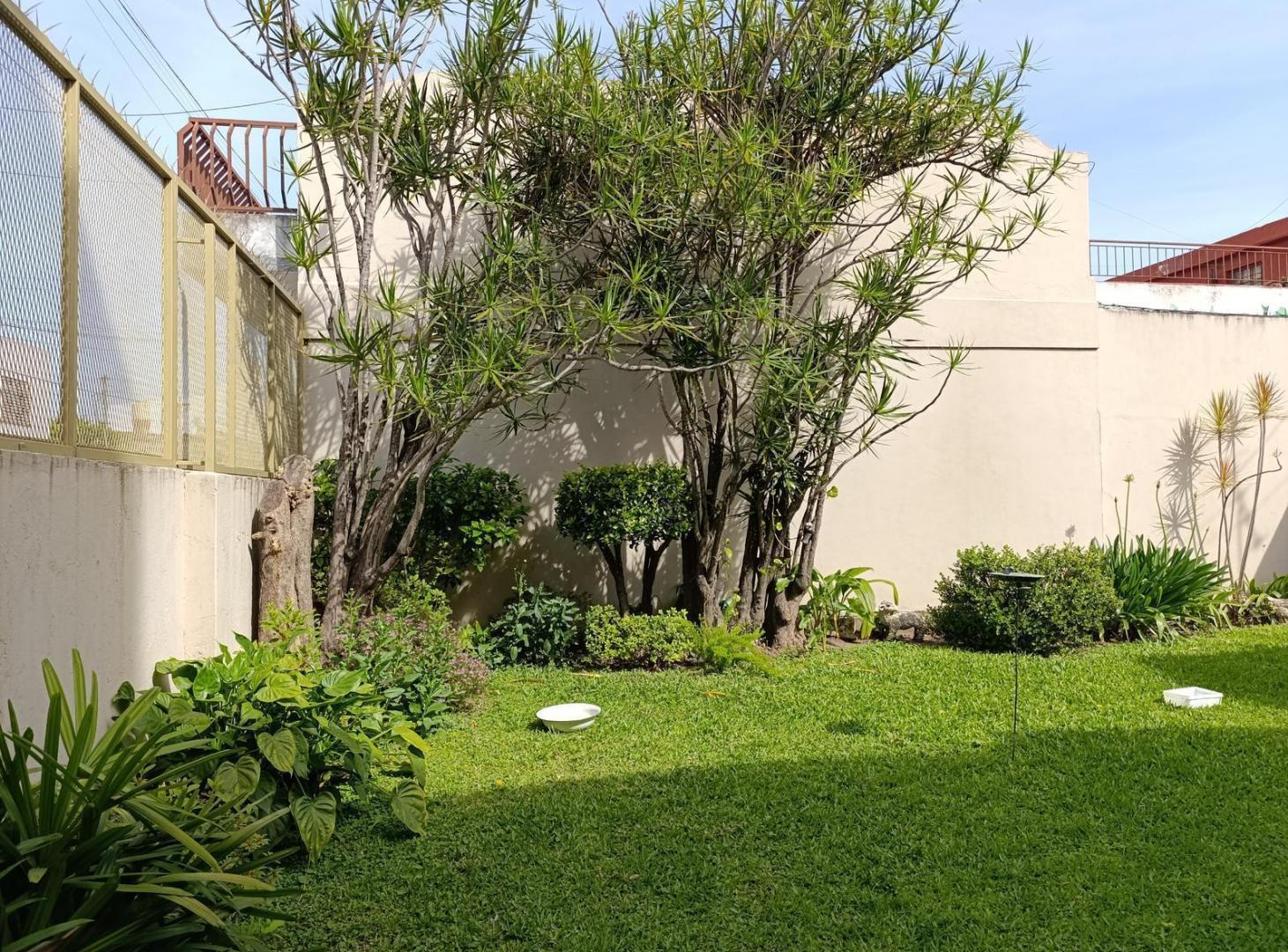 Casa 5 Ambientes APTO CREDITO C/ 2 Locales, Cochera, Parque y Terraza. Venta-San Justo