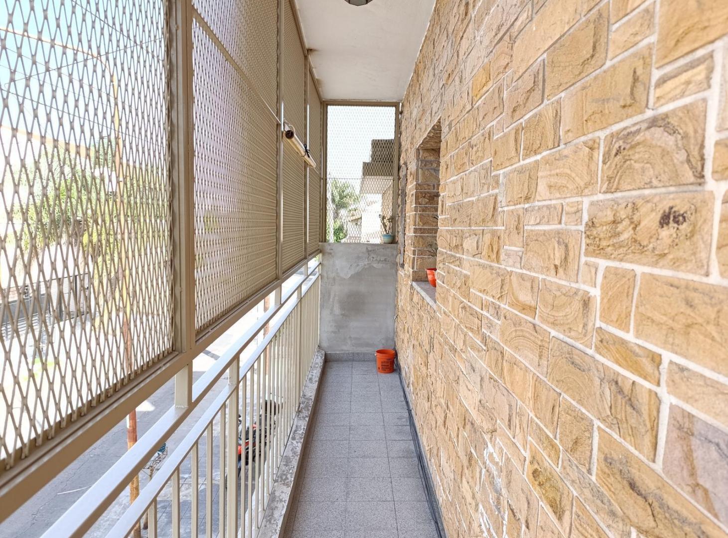Casa 5 Ambientes APTO CREDITO C/ 2 Locales, Cochera, Parque y Terraza. Venta-San Justo