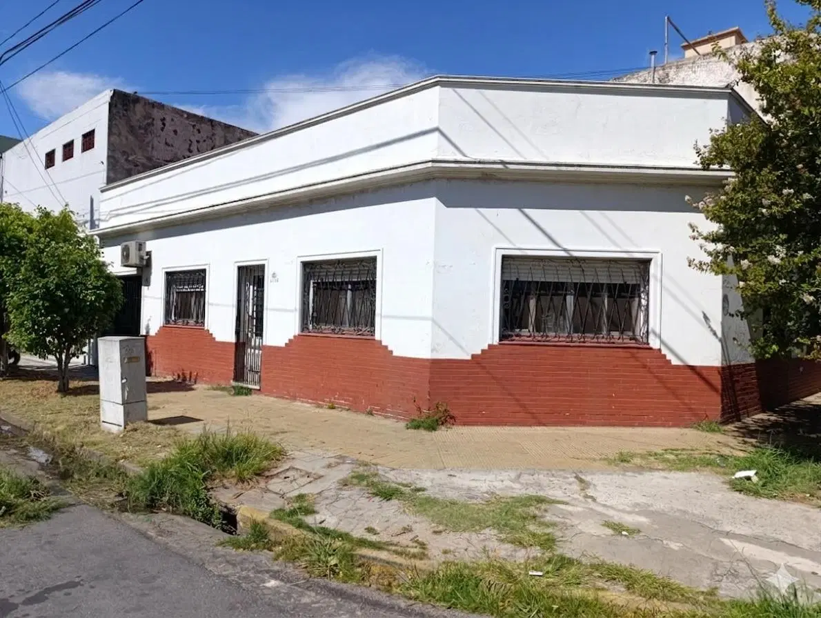 Casa 5 Ambientes APTO CREDITO Ideal 2 Familias o Emprendimiento Fos 0.6 Fot 3 . Venta-Lanus 4