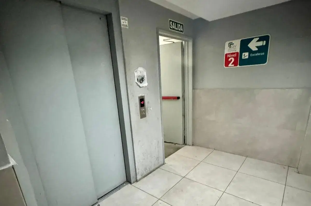 Cocheras en Segundo Subsuelo, baño, doble rampa, ascensor, seguridad 24hs, pool de renta 4
