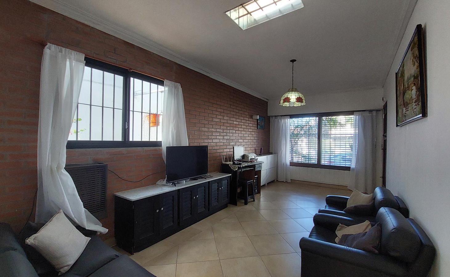 Foto de Venta Casa en Remedios De Escalada, imagen 2
