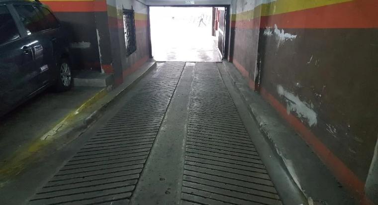 Foto de VENTA COCHERA FIJA CUBIERTA - CENTRO - SAN NICOLÁS - EXCELENTE ACCESO, imagen 2