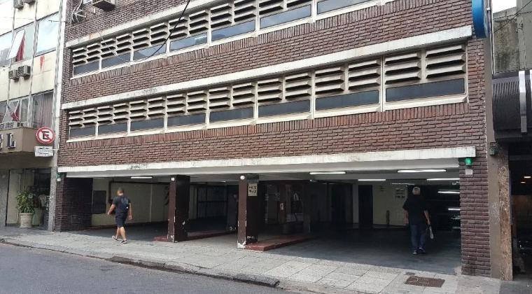 VENTA COCHERA FIJA CUBIERTA - CENTRO - SAN NICOLÁS - EXCELENTE ACCESO
