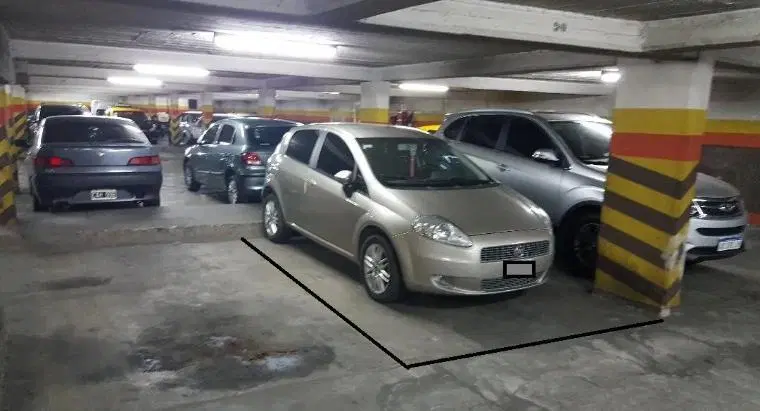 VENTA COCHERA FIJA CUBIERTA - CENTRO - SAN NICOLÁS - EXCELENTE ACCESO 4