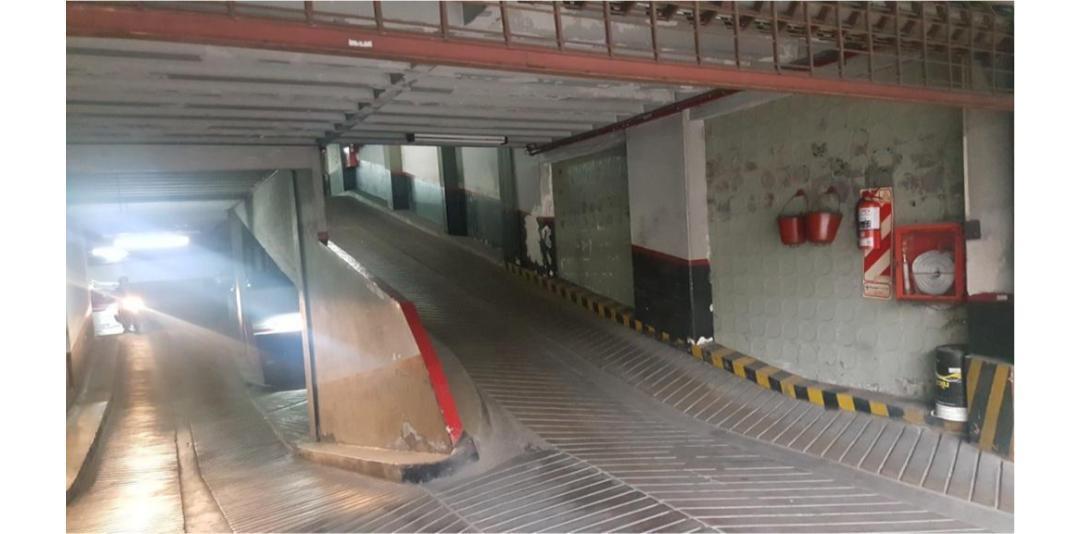 Foto de VENTA COCHERA FIJA CUBIERTA - TRIBUNALES - APTA CAMIONETA - SEGURIDAD, imagen 2
