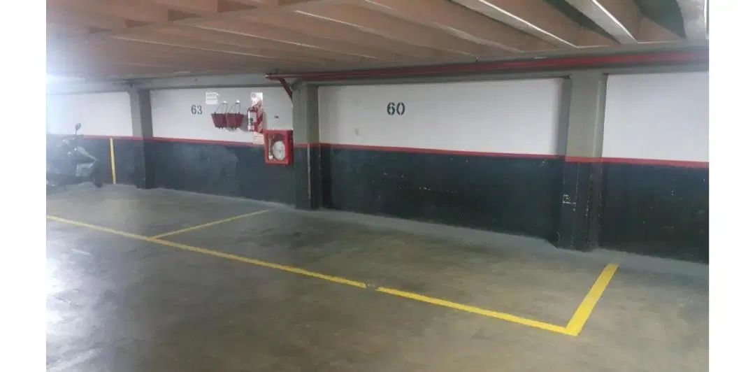 VENTA COCHERA FIJA CUBIERTA - TRIBUNALES - APTA CAMIONETA - SEGURIDAD 4