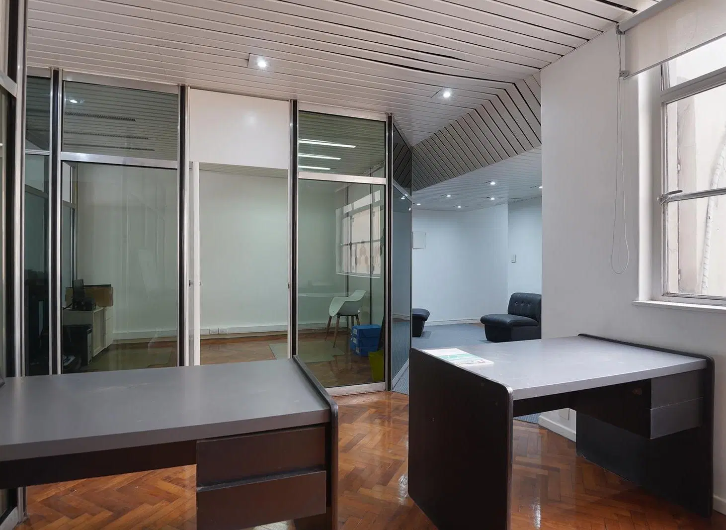 VENTA OFICINA 82 M² - 3 DESPACHOS - SALA DE REUNIONES - MONSERRAT - AMOBLADO 5
