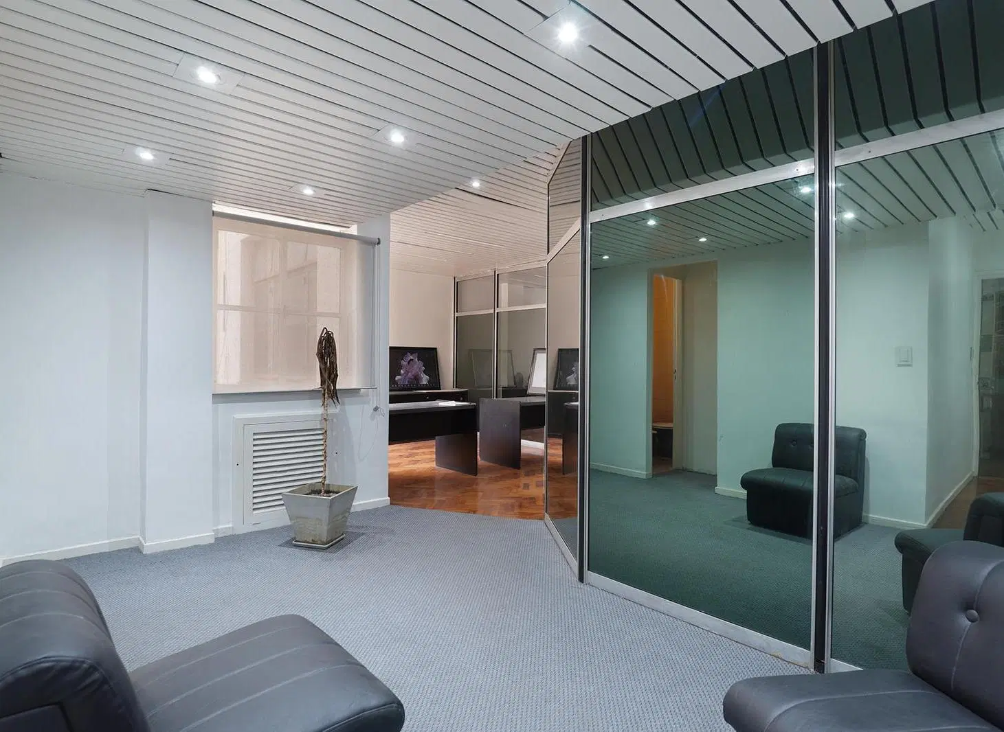 VENTA OFICINA 82 M² - 3 DESPACHOS - SALA DE REUNIONES - MONSERRAT - AMOBLADO 2