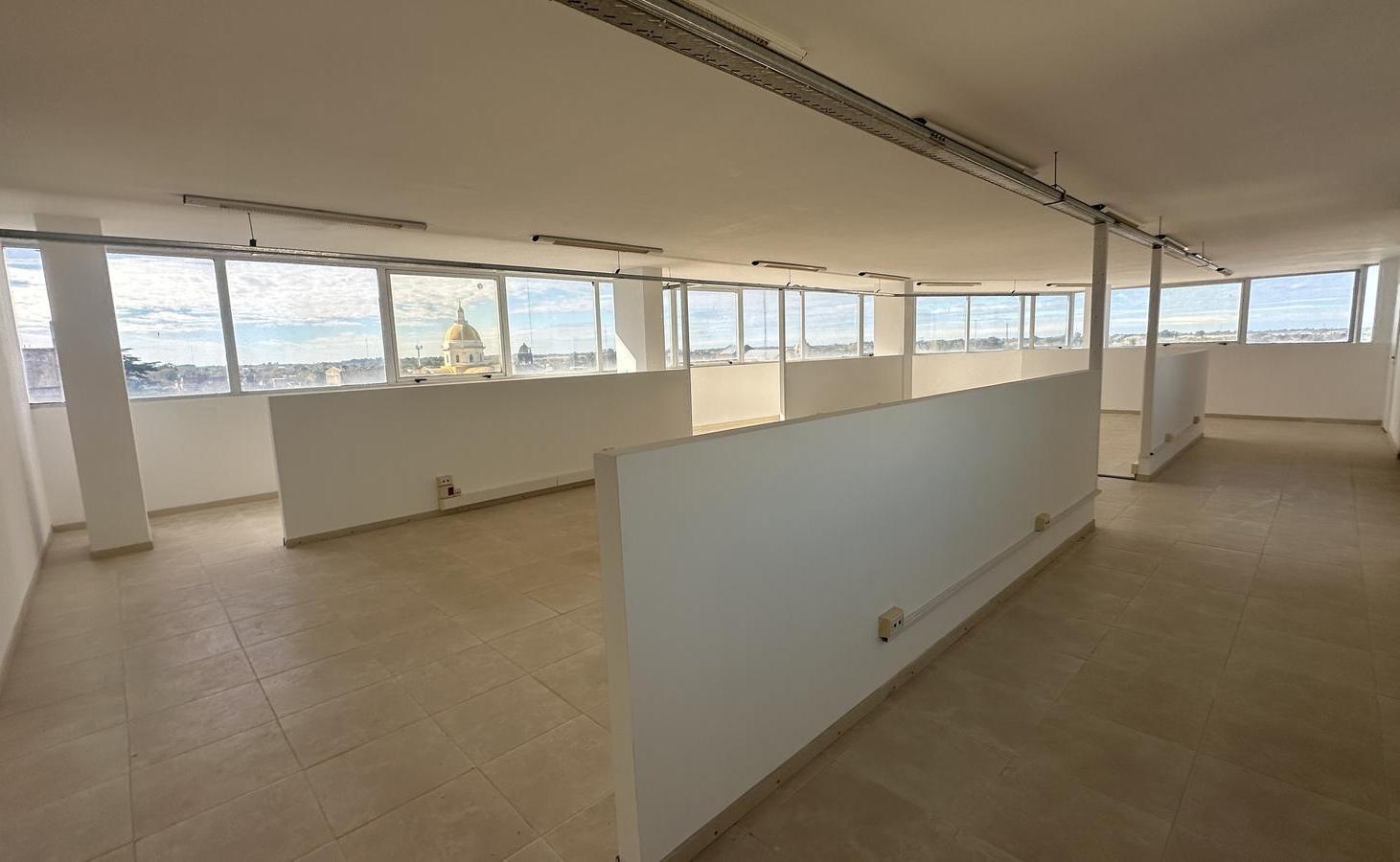 Alquiler Oficina en Dolores 200 m2 luminoso
