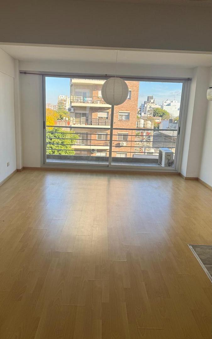 DEPARTAMENTO CON BALCÓN AL FRENTE ALQUILER