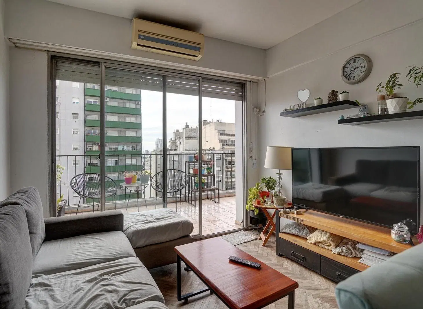 VENTA DE DEPARTAMENTO 3 AMBIENTES CON BALCON TERRAZA EN CABALLITO 4