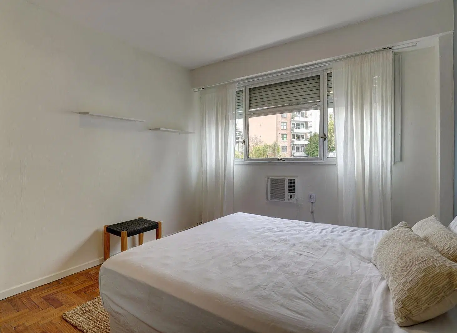 VENTA DE DEPARTAMENTO DE 3 AMBIENTES CON BALCON EN RECOLETA 4