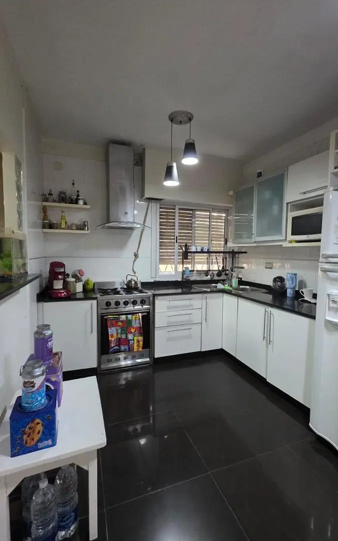 Casa en Temperley Este venta 4 ambientes 5