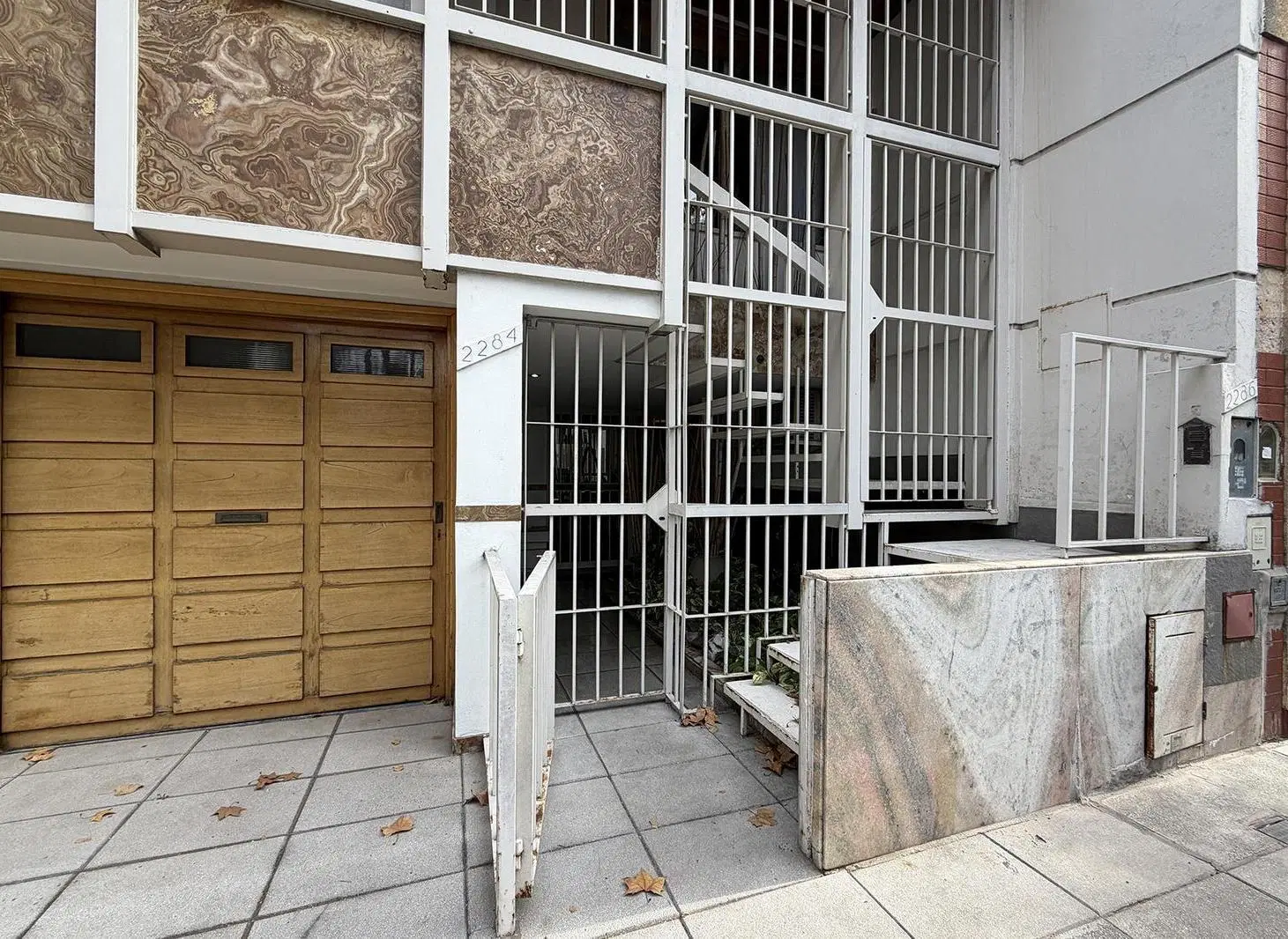 Casa de Dos Pisos con Patio Parrilla, Terraza, Doble Cochera en Villa del Parque 5