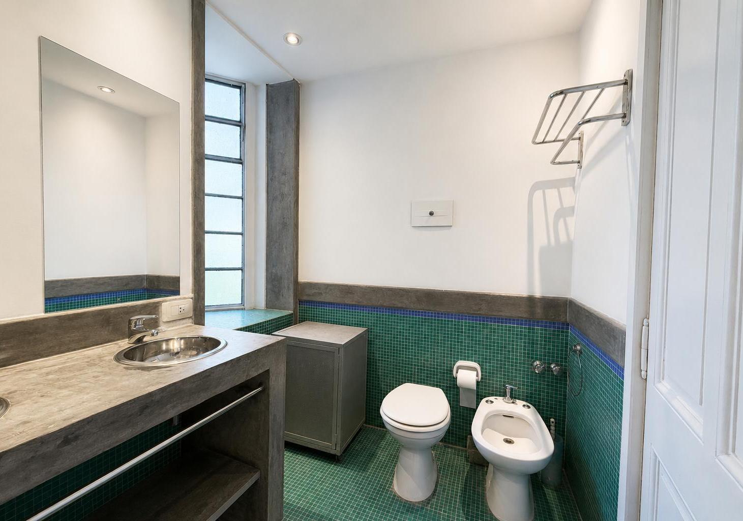 VENTA EXCLUSIVO CHALET INGLES EN VILLA DEVOTO CON PISCINA, JARDIN Y PLAYROOM