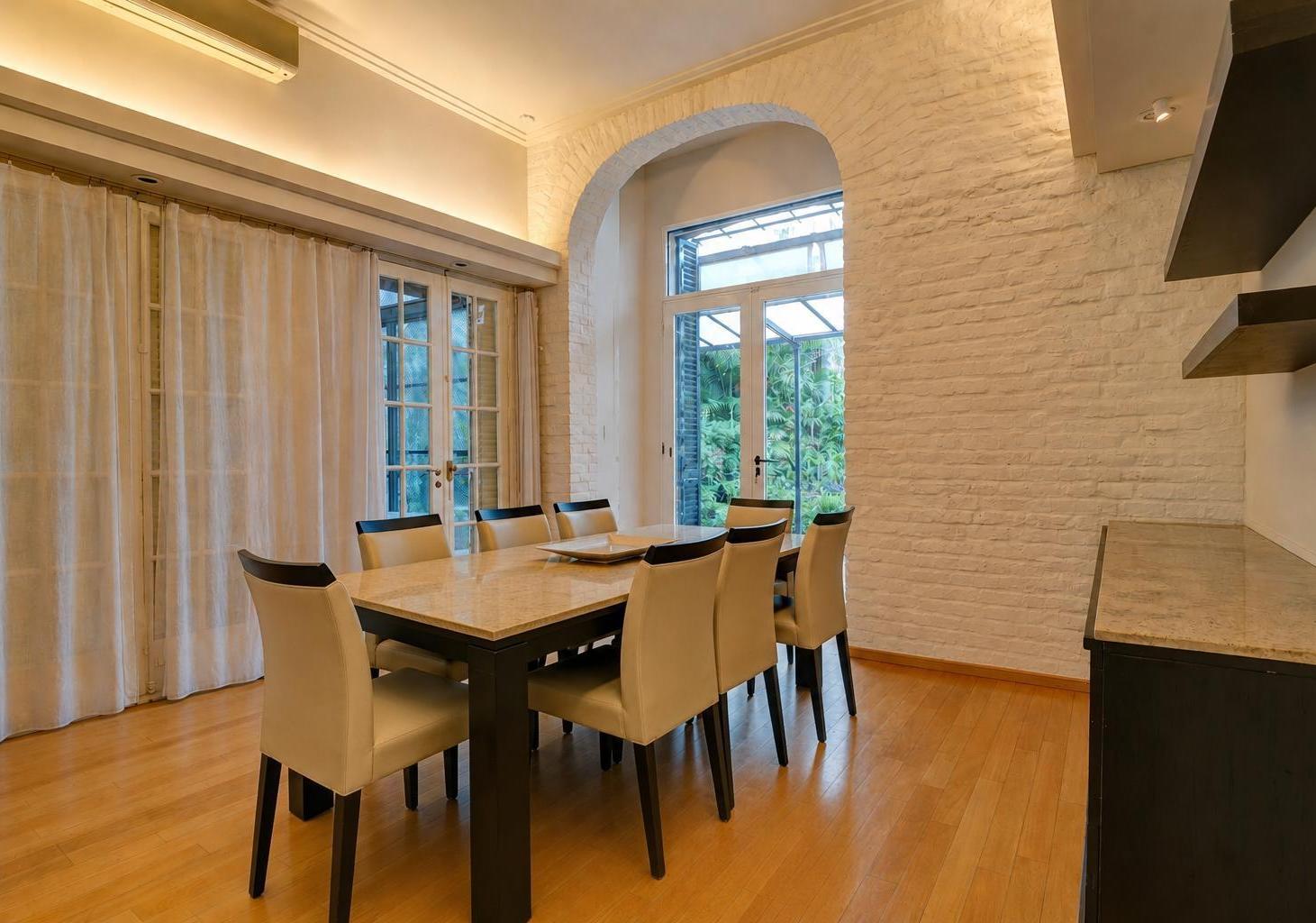 VENTA EXCLUSIVO CHALET INGLES EN VILLA DEVOTO CON PISCINA, JARDIN Y PLAYROOM