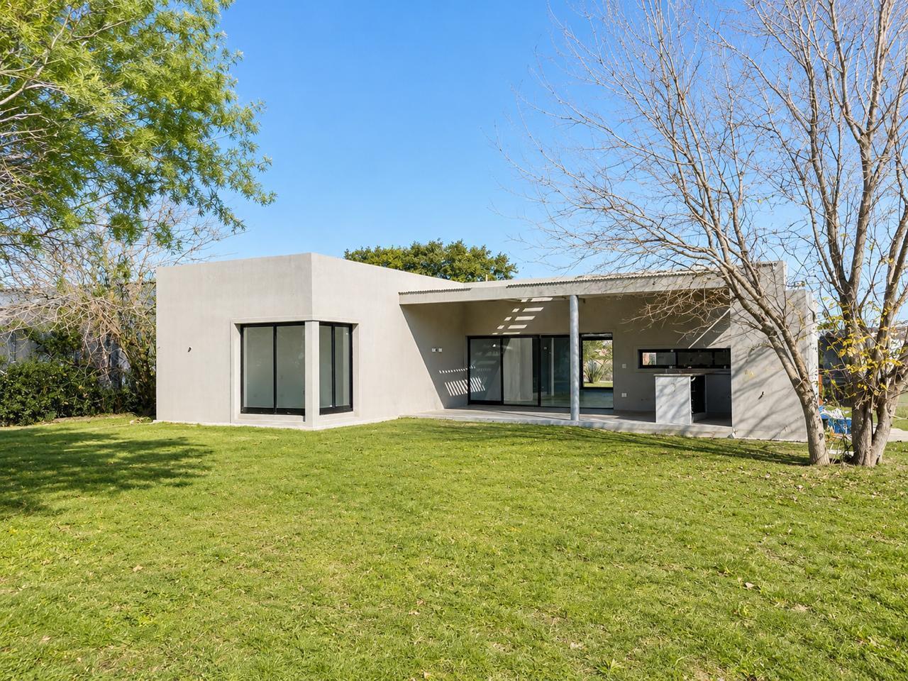 Casa a estrenar de 5 amb. en San Sebastian Country Club