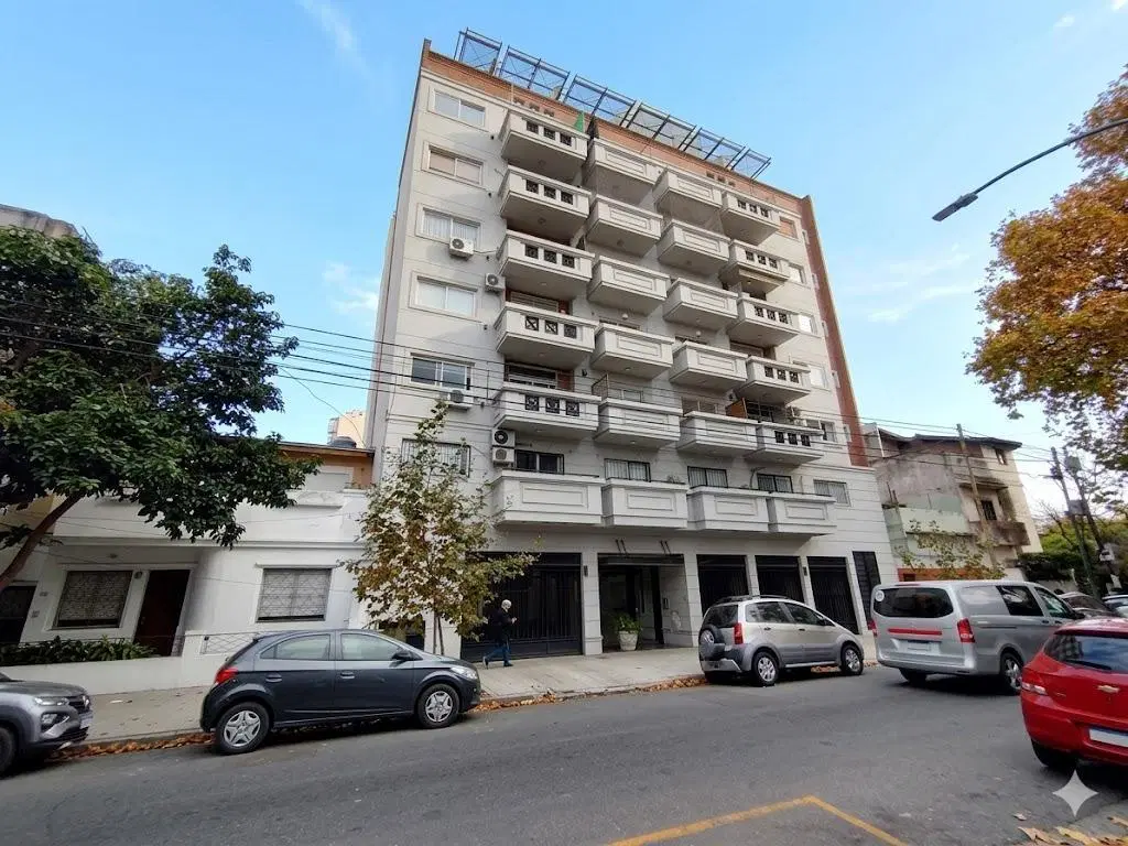 Departamento 3 amientes con terraza propia y cochera 2