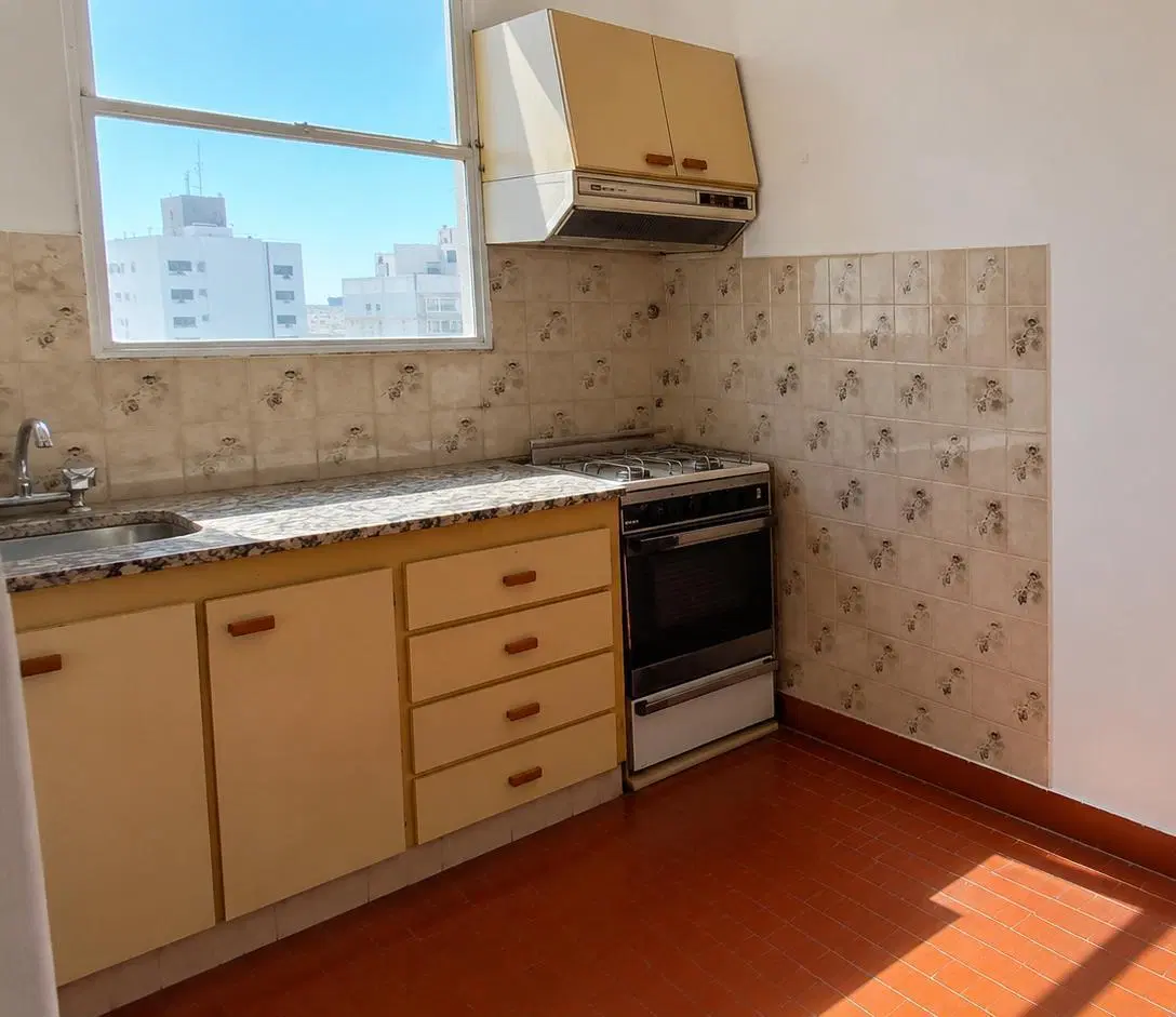Departamento de 2 ambientes en centro de Quilmes muy luminoso venta 2