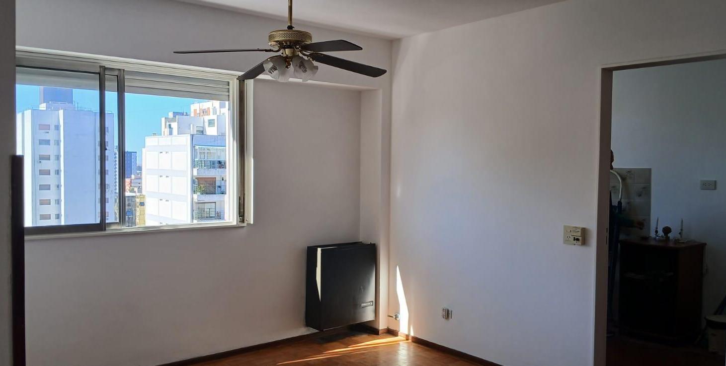 Departamento de 2 ambientes en centro de Quilmes muy luminoso venta